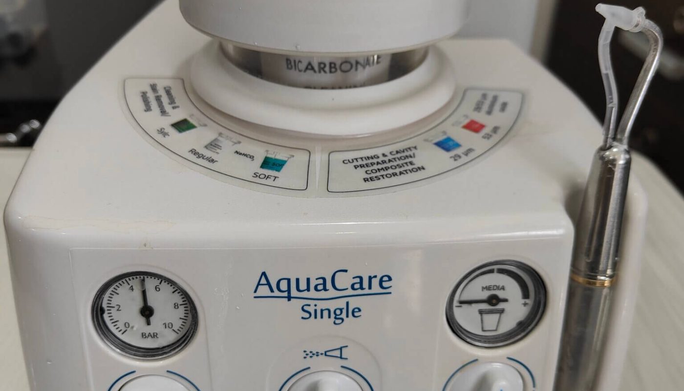 Contactless tooth Stain Removal with Aquacare.